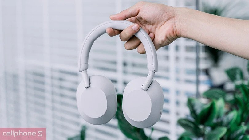 chi tiết củ loa và earcup của tai nghe Sony XM5, làm nổi bật chất lượng âm thanh Hi-Res Audio