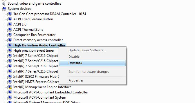 Chọn "Uninstall device" để gỡ bỏ driver âm thanh