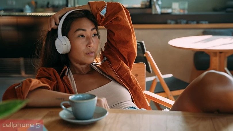 Dòng tai nghe JBL dưới 1 triệu mang lại âm thanh bass mạnh mẽ.