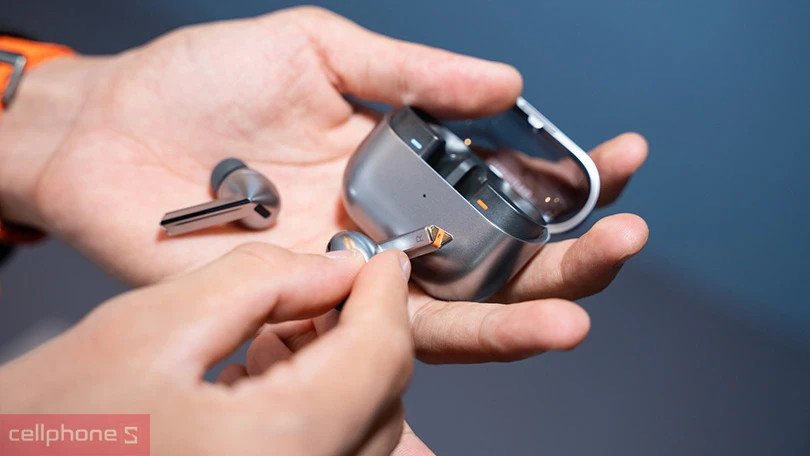 Giao diện điều khiển cảm ứng của tai nghe Samsung Buds 3