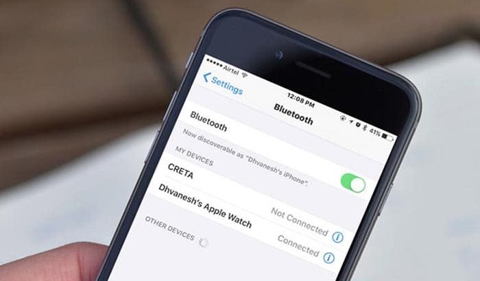 Giao diện ứng dụng di động hiển thị các thiết bị Bluetooth xung quanh, cho thấy khả năng điều khiển bằng app phá sóng Bluetooth.