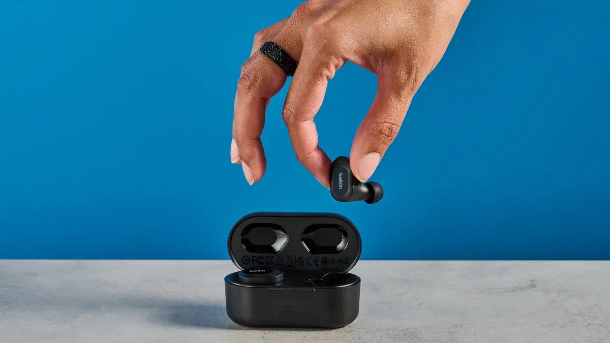 Hình ảnh tai nghe Belkin SoundForm Play kết nối qua Bluetooth