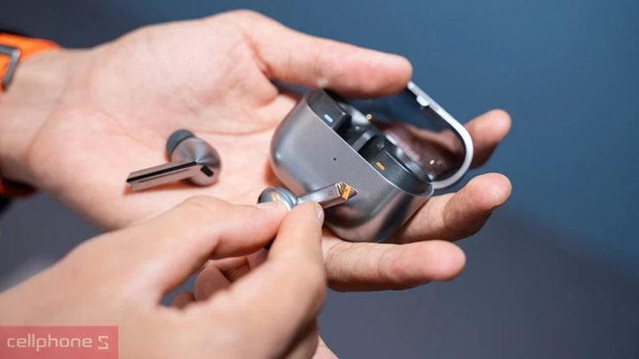 Hình ảnh tai nghe Samsung Buds Pro 3 với thiết kế hiện đại và màu trắng tinh tế