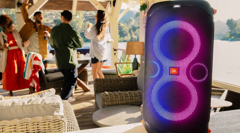 JBL PartyBox 110 kết nối không dây bluetooth và khả năng hát karaoke chuyên nghiệp