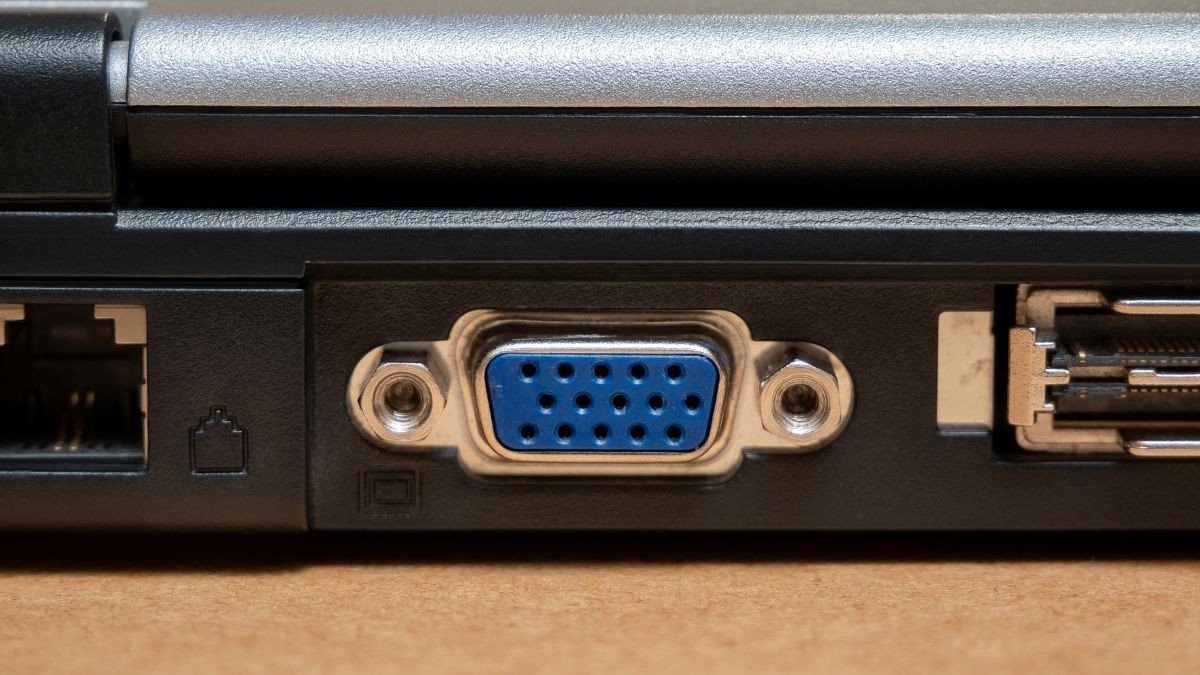 Kết nối máy tính với tivi qua cổng VGA