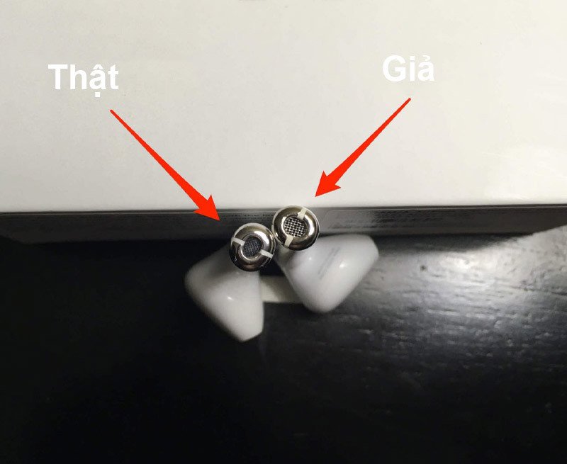 Kiểm tra mặt dưới của tai nghe AirPods chính hãng