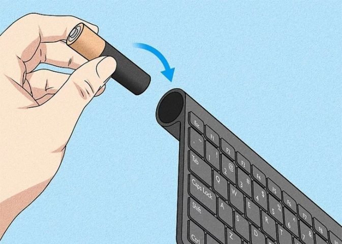 Lắp pin cho bàn phím Bluetooth