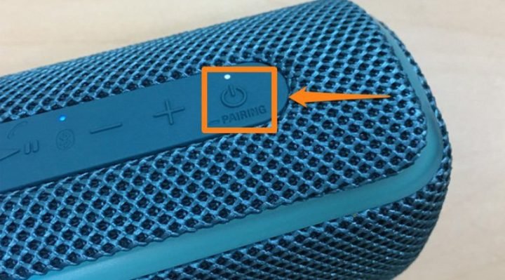 Loa Bluetooth ở chế độ ghép nối sẵn sàng kết nối với tivi thông minh