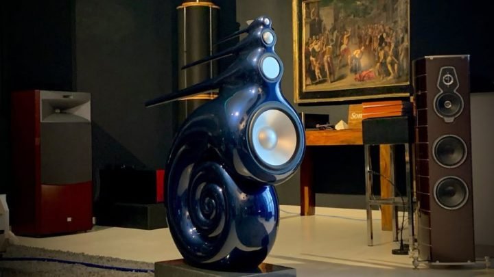 Loa Bowers & Wilkins Nautilus với thiết kế hình ốc sên độc đáo