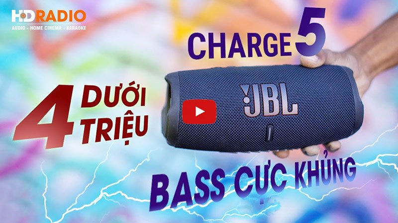 Loa JBL Charge 5 màu xanh dương, một trong những lựa chọn hàng đầu cho việc kết nối đa loa.