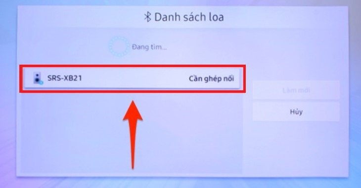 Màn hình tivi hiển thị danh sách thiết bị Bluetooth có sẵn