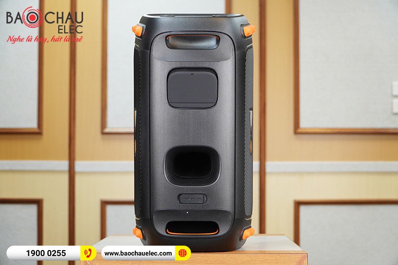 Mặt sau của loa JBL PartyBox 110 hiển thị các cổng kết nối đa dạng
