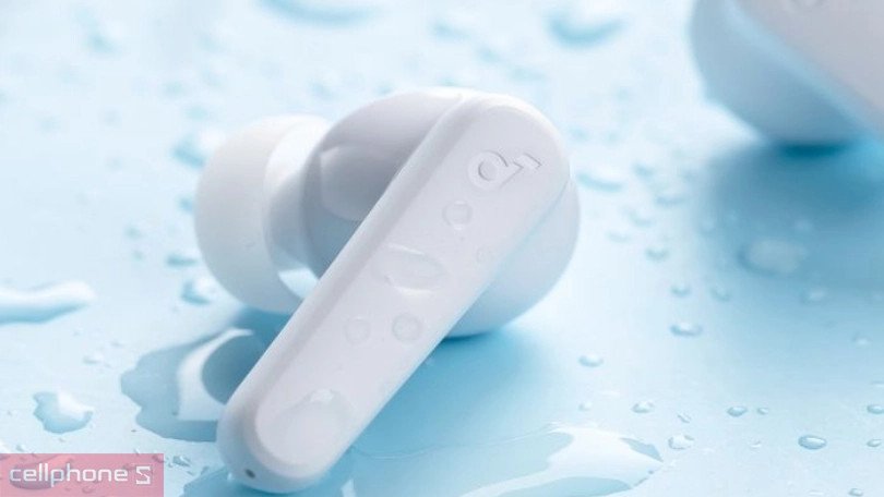 Microphone AI trên tai nghe Soundcore R50i giúp đàm thoại rõ nét