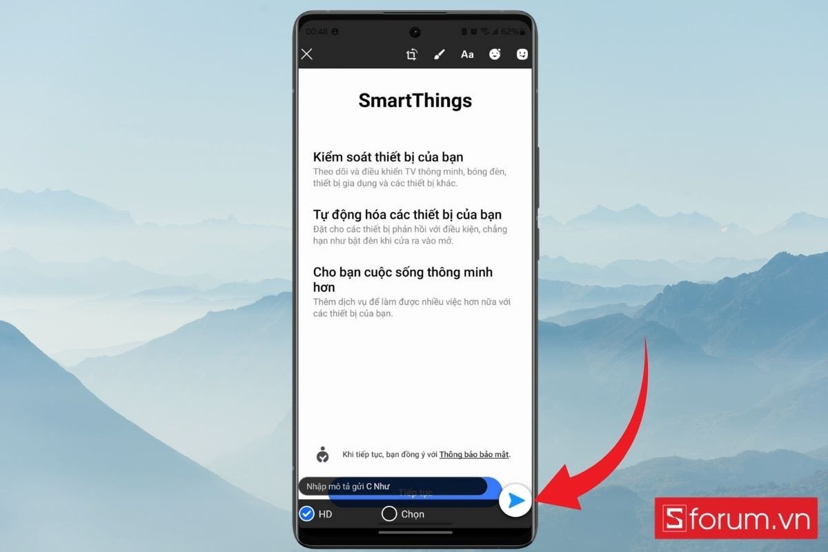 Người dùng đang chọn ảnh từ thư viện để gửi qua ứng dụng nhắn tin trên Samsung