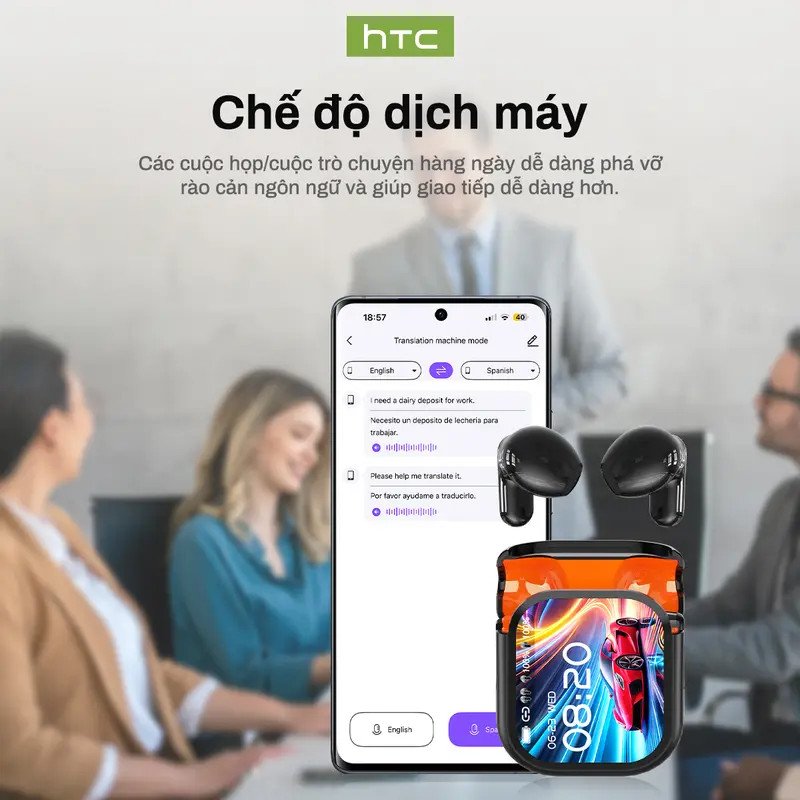 Người dùng đang tương tác với màn hình cảm ứng của hộp sạc tai nghe HTC NE20, hiển thị giao diện dịch thuật, làm nổi bật tính năng AI thông minh.