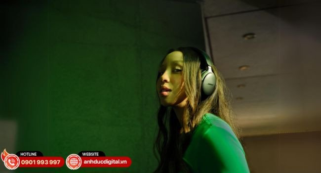 Người dùng tai nghe cách âm Bose QuietComfort