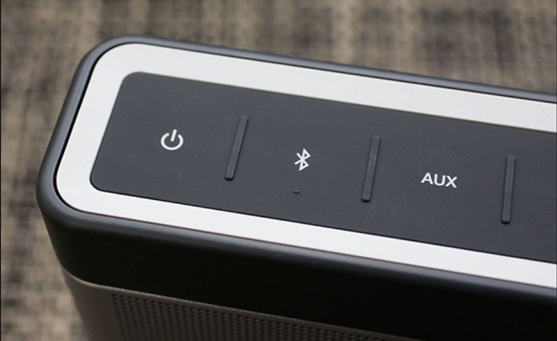 Nút AUX In trên loa Bluetooth, chức năng kết nối âm thanh analog