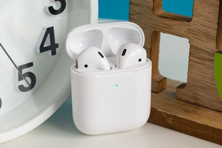 So sánh Marshall Minor 3 và AirPods 2 về thời lượng pin