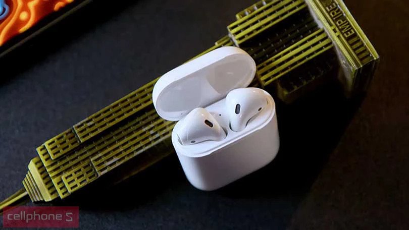 Tai nghe AirPods 2 với khả năng cách âm hiệu quả, mang đến trải nghiệm nghe nhạc rõ nét.