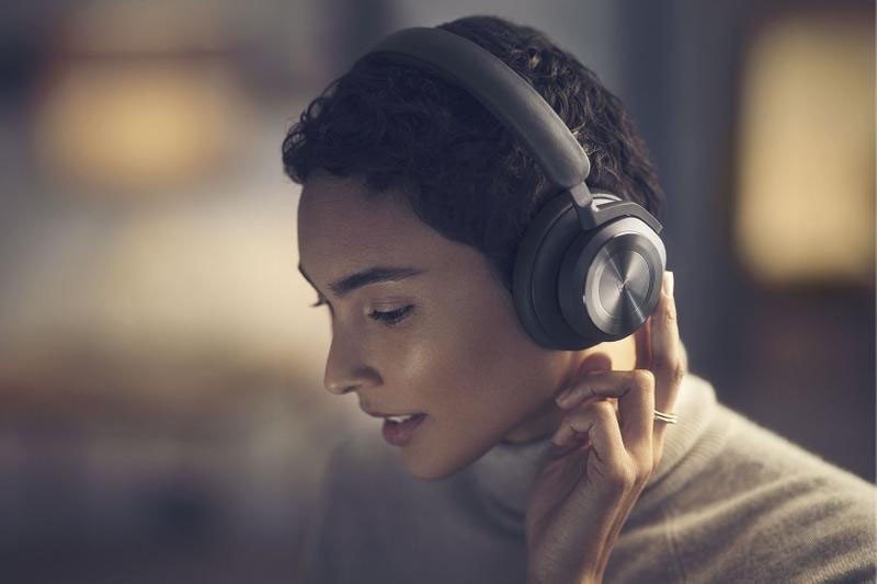 Tai nghe B&amp;O Beoplay HX với màu sắc thanh lịch