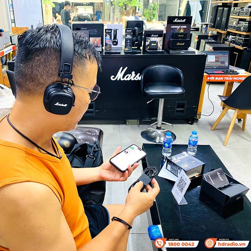 Tai nghe chụp tai Marshall Major V với thời lượng pin lên đến 100 giờ
