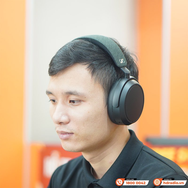 Tai nghe chụp tai Sennheiser Momentum 4 Wireless với thời lượng pin ấn tượng