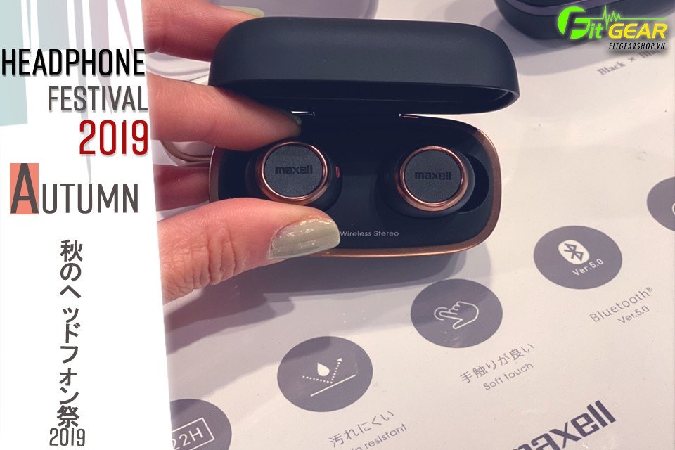Tai nghe không dây Maxell kết nối với điện thoại thông minh qua Bluetooth
