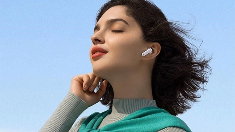 Thao tác nhấn giữ trên tai nghe Baseus để điều khiển âm nhạc hoặc cuộc gọi
