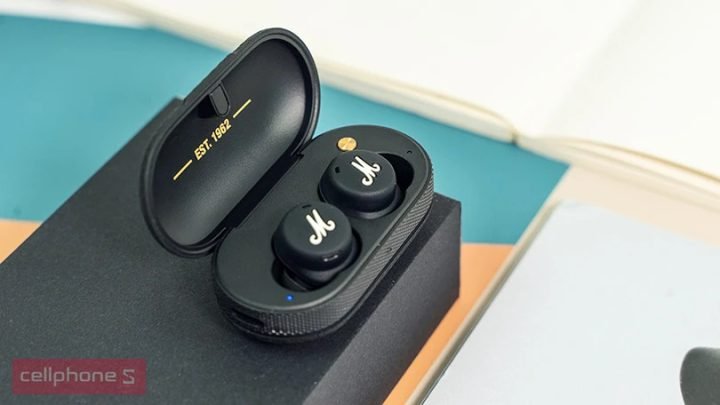 Thiết kế công thái học của tai nghe Marshall Mode II, ôm sát vành tai