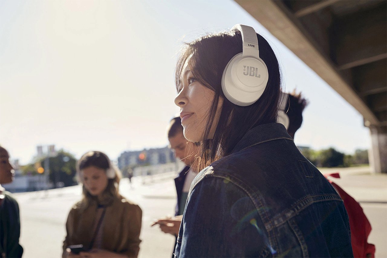 Tùy chỉnh các tính năng tai nghe JBL trong ứng dụng