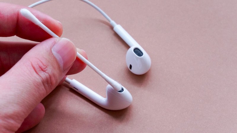 Vệ sinh màng nghe Earbud