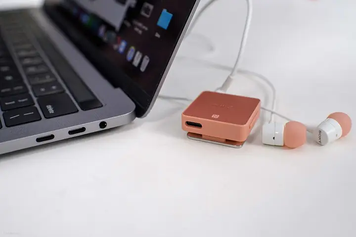 Với Tai Nghe Bluetooth