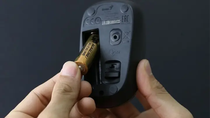 Chuột Không Dây Không Hoạt Động Do Hết Pin
