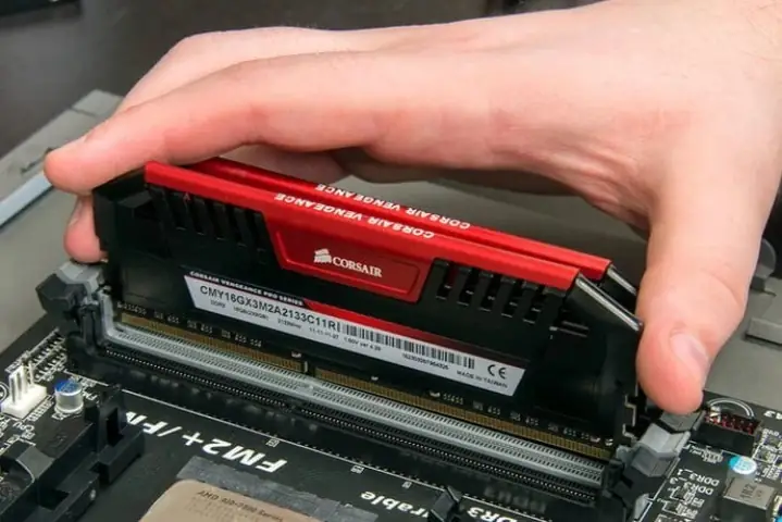 Bước 4: Tiến Hành Lắp Ram Vào Máy Tính