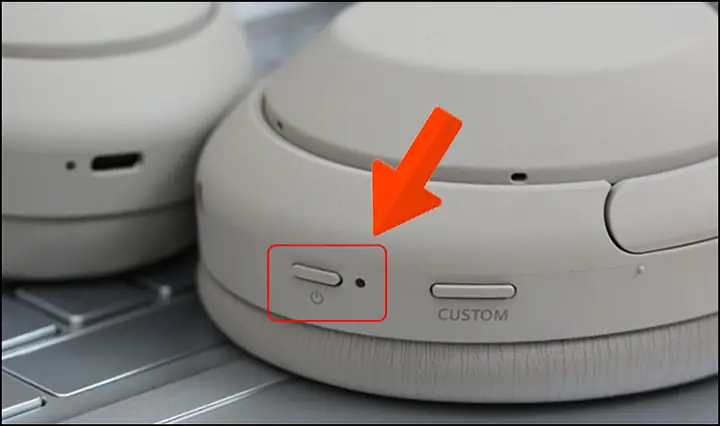 - Bước 1: Bật Nút Nguồn Và Bluetooth Tai Nghe