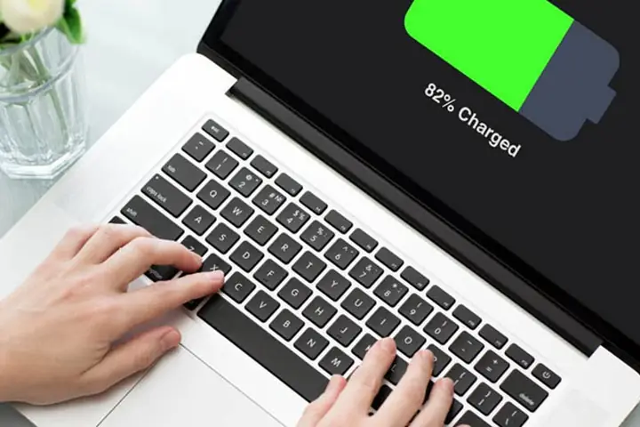 Không Nên Vừa Dùng Vừa Sạc Khi Laptop Chưa Đầy Pin Không Nên Vừa Dùng Vừa Sạc Khi Laptop Chưa Đầy Pin