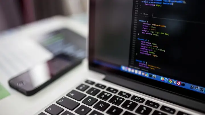 Học Khoa Học Máy Tính Có Cần Mua Laptop Cấu Hình Quá Cao Không?