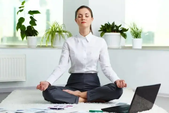 Thư Giãn Ngắn Trong Giờ Làm Việc Giúp Bảo Vệ Mắt Khi Dùng Máy Tính