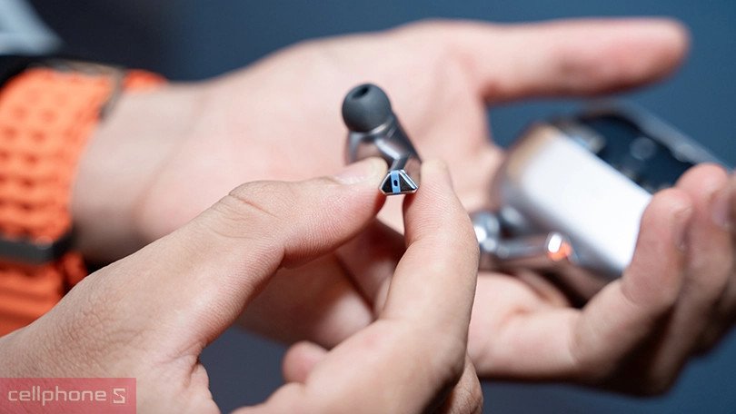 Chi tiết về khả năng kháng nước và thời lượng pin của thiết bị