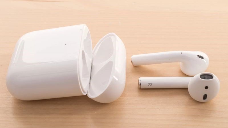 Đánh giá tai nghe Apple AirPods với thiết kế hiện đại và tích hợp công nghệ chip mạnh mẽ