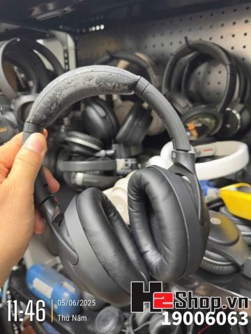 Hình ảnh mô tả đệm tai nghe bị bong tróc và rách nát