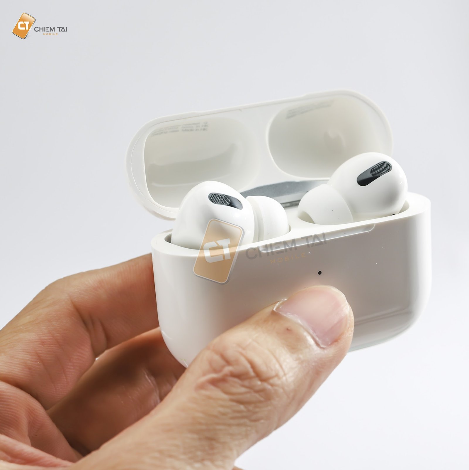 Hộp sạc và tai nghe Hoco EW04 chi tiết