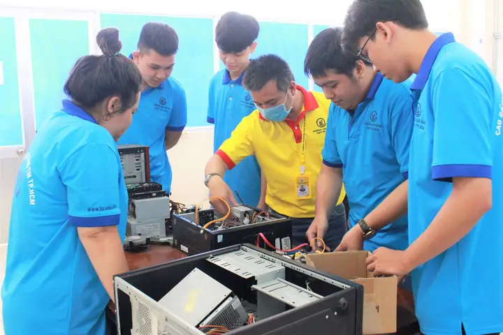 Kỹ Thuật Sửa Chữa, Lắp Ráp Máy Tính – Ngành Học Đầy Triển Vọng