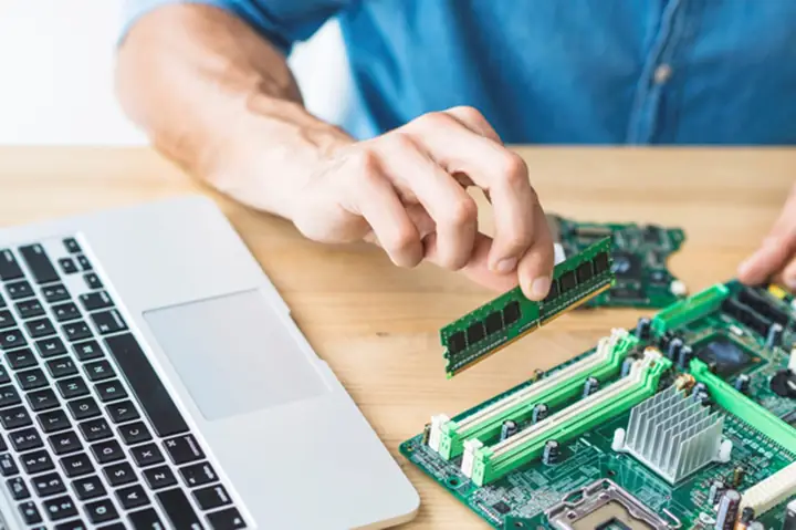 Kỹ Thuật Sửa Chữa, Lắp Ráp Máy Tính – Ngành Học Đầy Triển Vọng