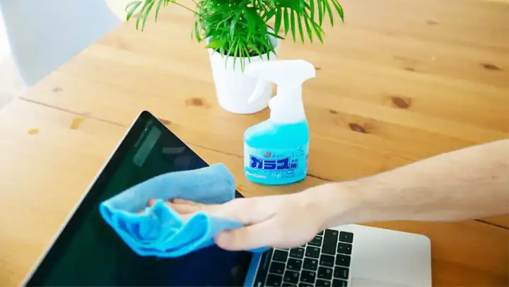 Lau Chùi, Vệ Sinh Màn Hình
