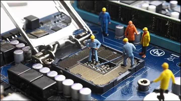 Thực Hiện Bảo Trì Định Kỳ Màn Hình Máy Tính