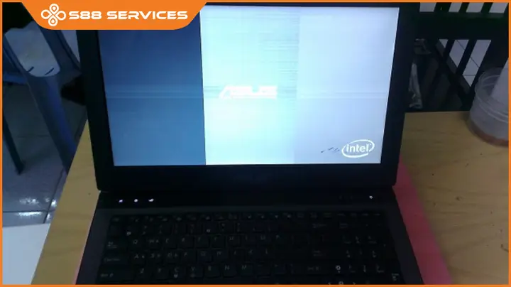 Màn Hình Laptop Xuất Hiện Các Đốm Mờ