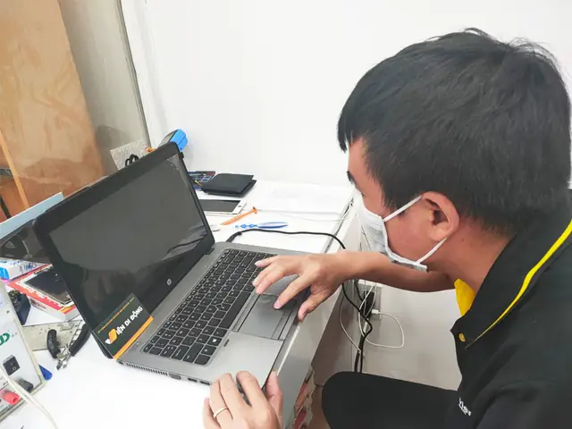 Sửa Chữa Laptop Bị Vào Nước Hỏng Màn Hình Tại Viện Di Động