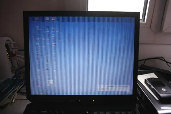 Phần Mềm Bị Lỗi Khiến Màn Hình Laptop Bị Sọc Dọc Xanh