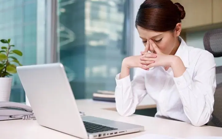 Tác Hại Của Ánh Sáng Xanh Đến Làn Da Tác Hại Của Ánh Sáng Xanh Đến Làn Da